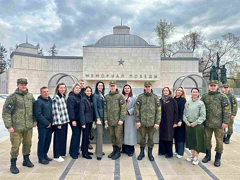 Память, которая живет в сердцах: сотрудники Красноярского филиала «СОГАЗ-Мед» встретили «Поезд Победы» и почтили ушедших героев, новости, пресс-релизы, статьи, «СОГАЗ-Мед», омс
